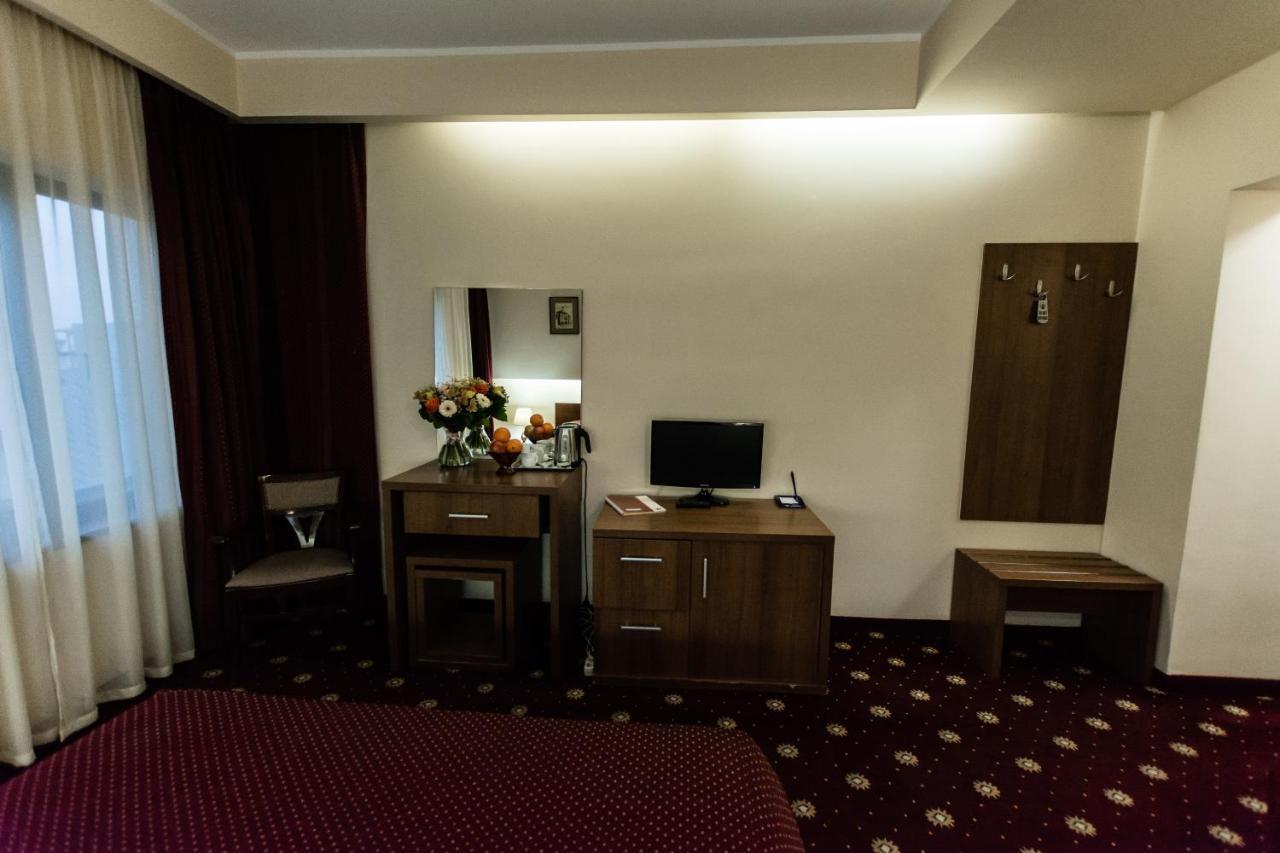 Hotel Ferdinand Constanţa Esterno foto